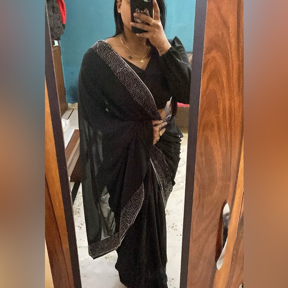 Premium Georgette Diamond Work
Stylish Party Wear Saree - Picture 12 of 12